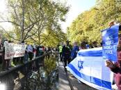Jewish community members opposite a Pro-Palestine encampment at the University of Melbourne. (Joel Carrett/AAP PHOTOS)